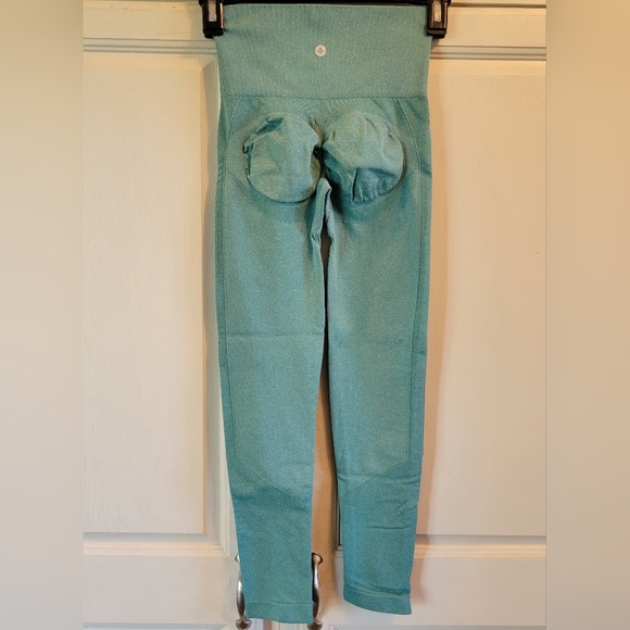 Halara Seamless Flow High Waist Butt Cinche Leggings - Picture 2 of 4